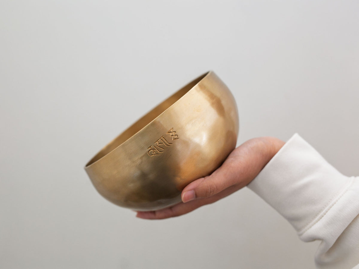 Hand Hammered Moon Singing Bowl - Base Note B3 253 Hz