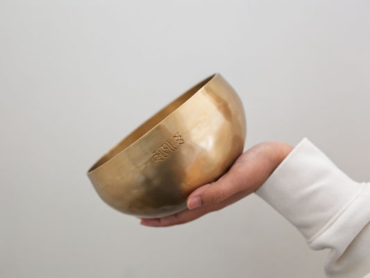 Hand Hammered Moon Singing Bowl - Base Note B3 253 Hz