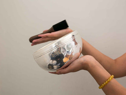 Silver Moon Singing Bowl - Base Note C#4 (281 Hz)