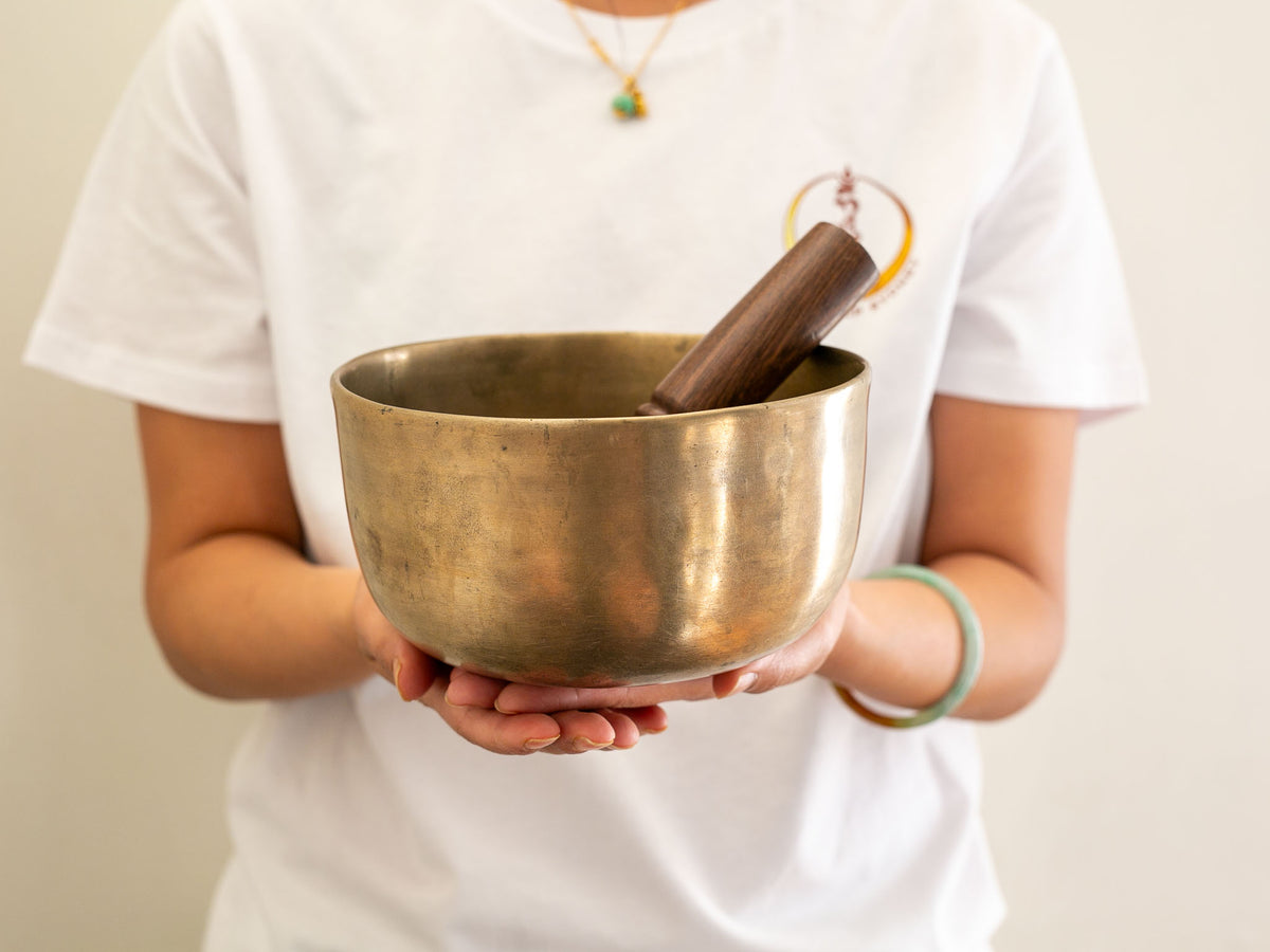 Tara Singing Bowl (thick rim) - Base Note G#3 (206 Hz)