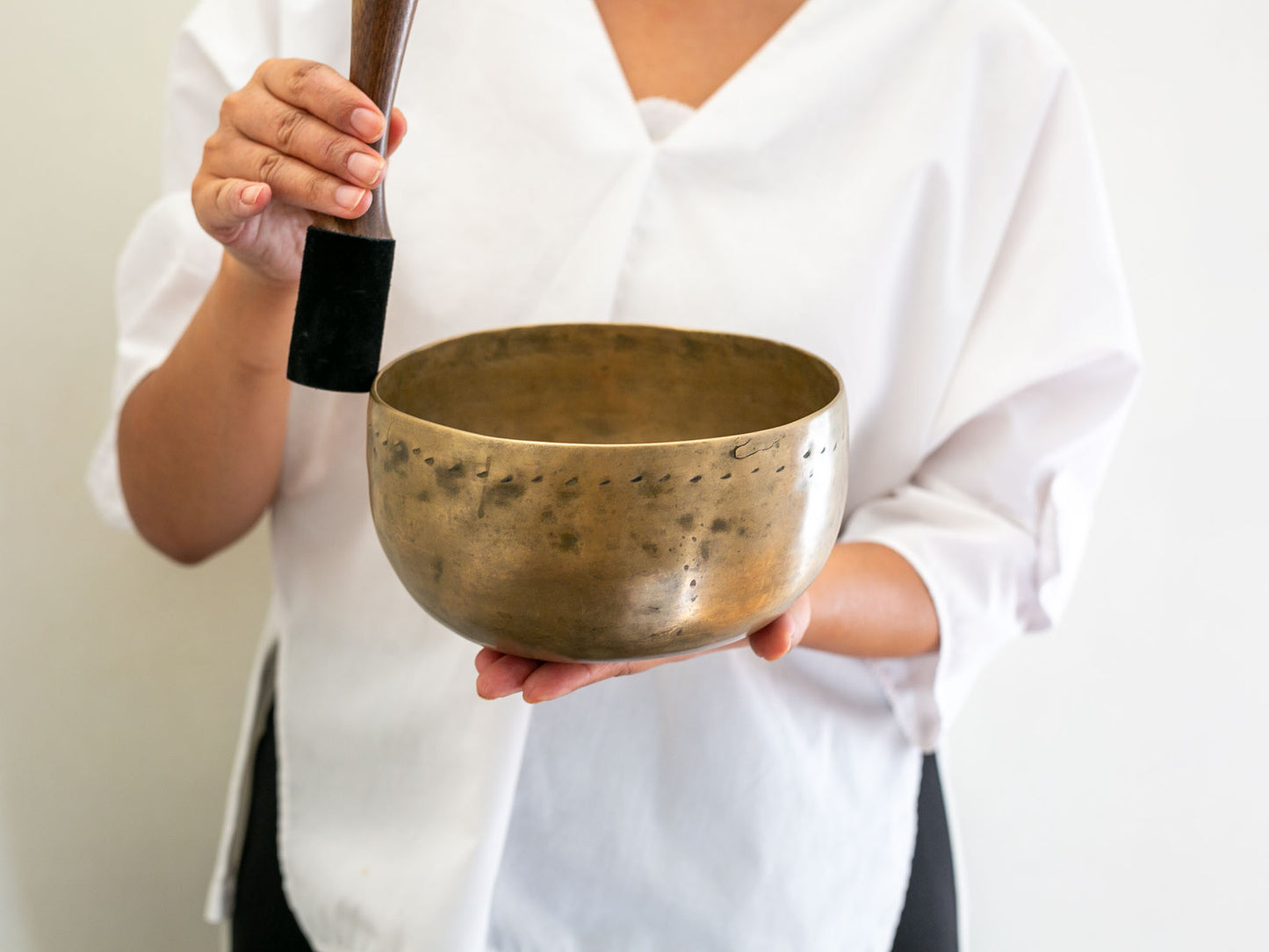 Tara Singing Bowl - Base Note F#3 (181 Hz)