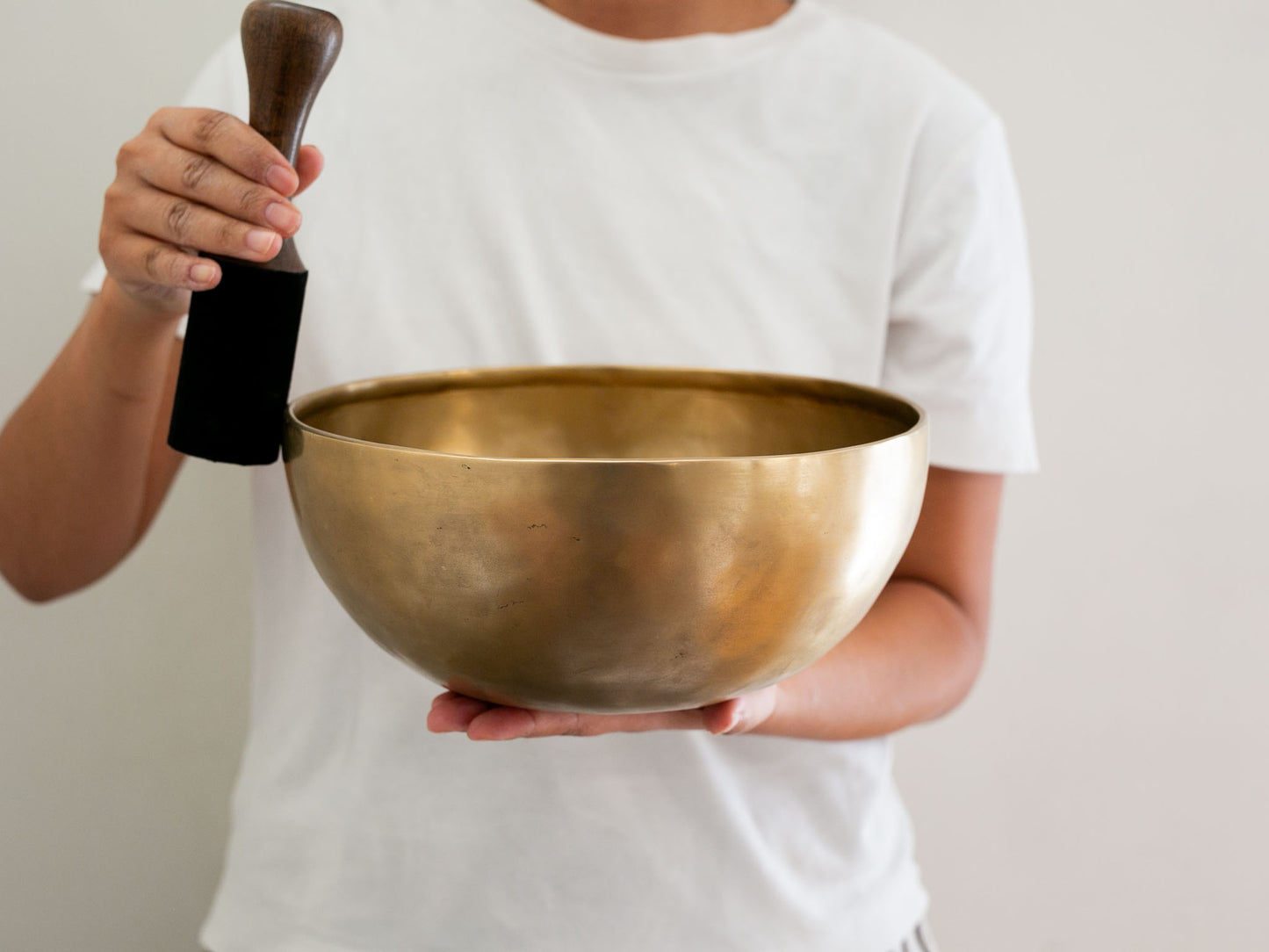 Hand Hammered Singing Bowl - Base Note C#3 136Hz