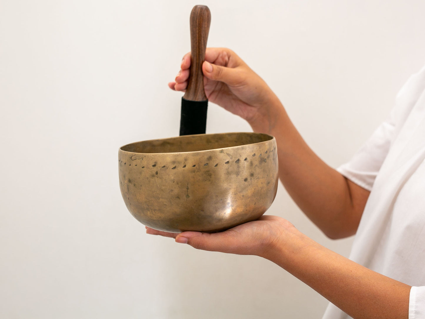 Tara Singing Bowl - Base Note F#3 (181 Hz)