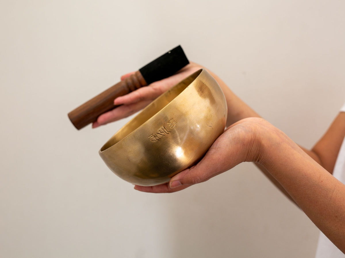 Hand Hammered Moon Singing Bowl - Base Note F4 345 Hz