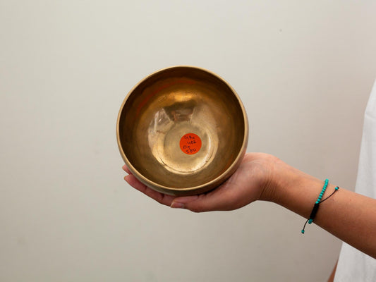 Small Hand Hammered Singing Bowl - Base note G#4 (406)