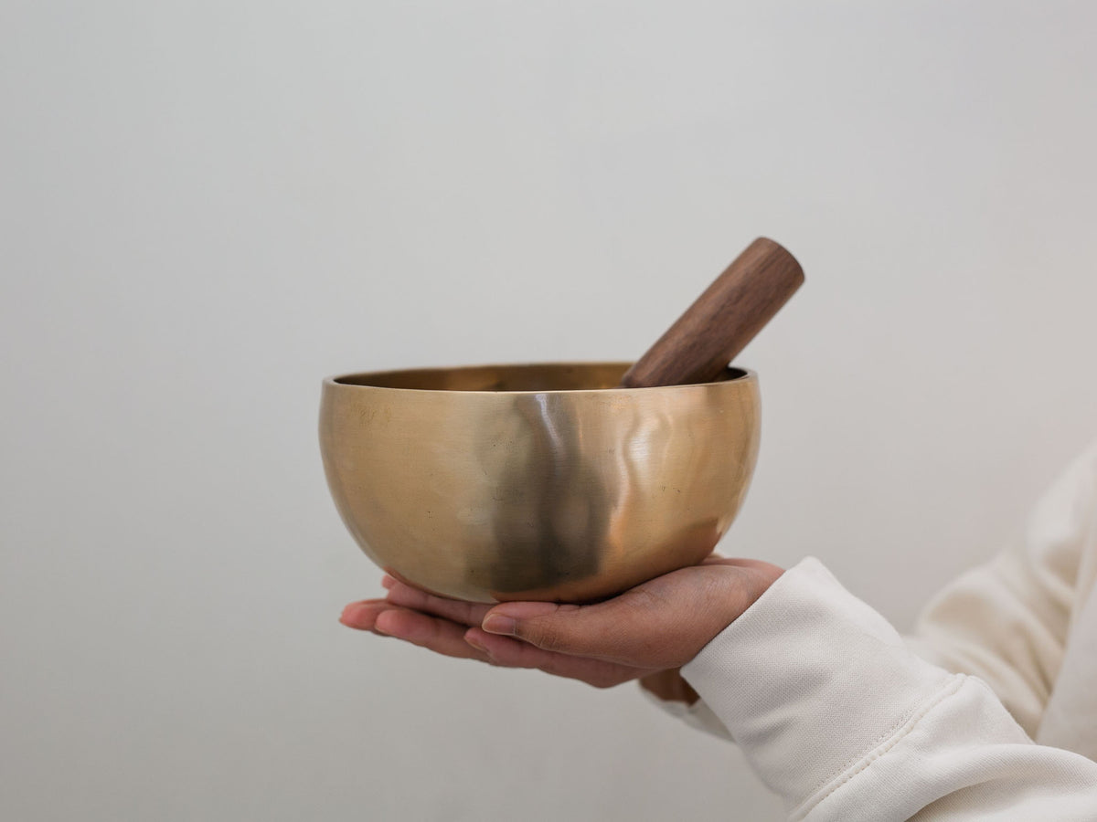 Hand Hammered Singing Bowl - Base Note B3 242 Hz