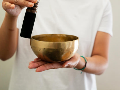 Small Hand Hammered Singing Bowl - Base note B4 (492)