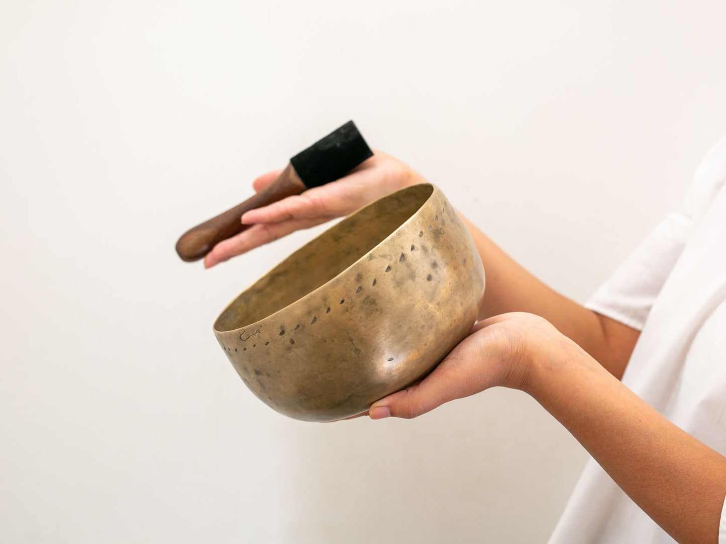 Tara Singing Bowl - Base Note F#3 (181 Hz)