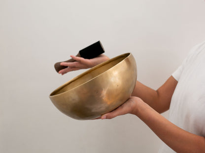 Hand Hammered Singing Bowl - Base Note C#3 136Hz