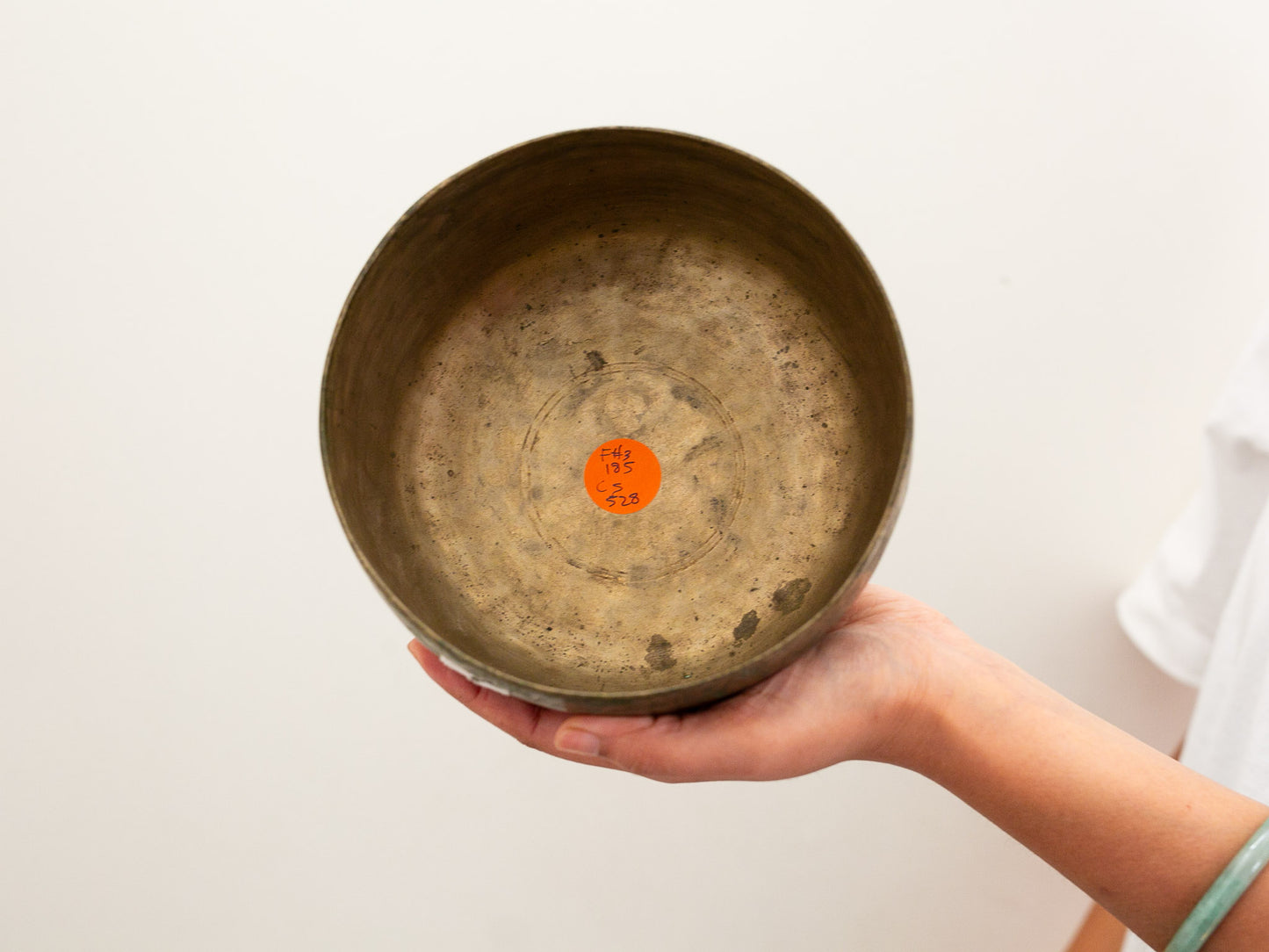 Tara Singing Bowl - Base Note F#3 (185 Hz)