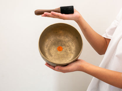 Tara Singing Bowl - Base Note F#3 (181 Hz)