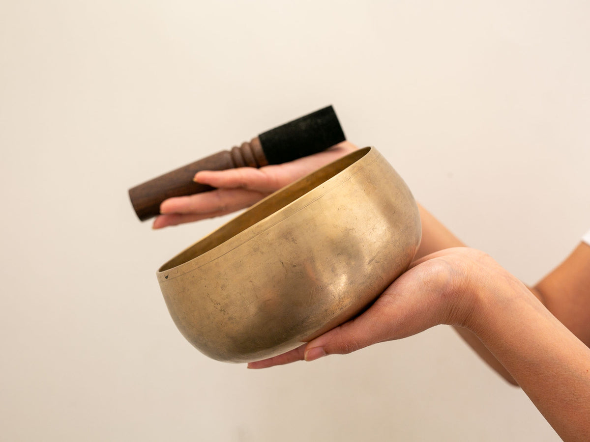 Remuna Singing Bowl - F#3 (190 Hz)