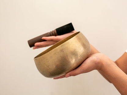 Remuna Singing Bowl - F#3 (190 Hz)