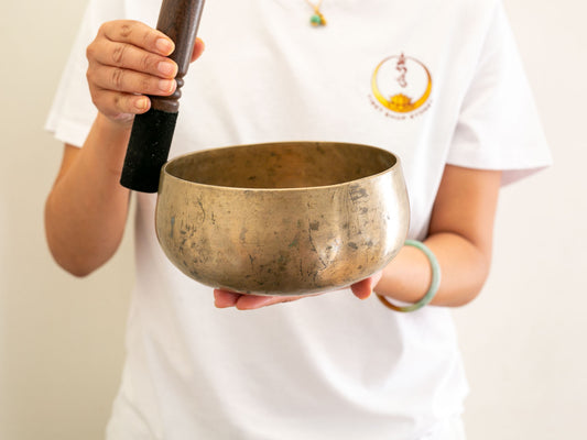 Remuna Singing Bowl - F#3 (185 Hz)