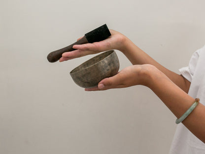 Small Tara Singing Bowl - Base Note E4 (325)