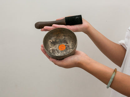 Small Tara Singing Bowl - Base Note E4 (325)