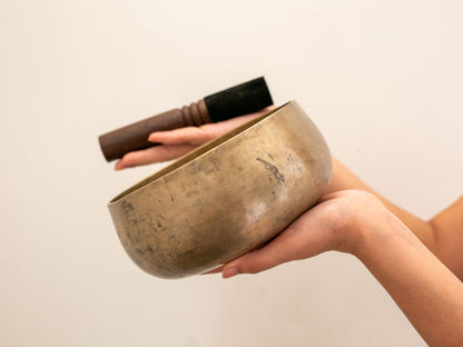 Remuna Singing Bowl - F#3 (185 Hz)