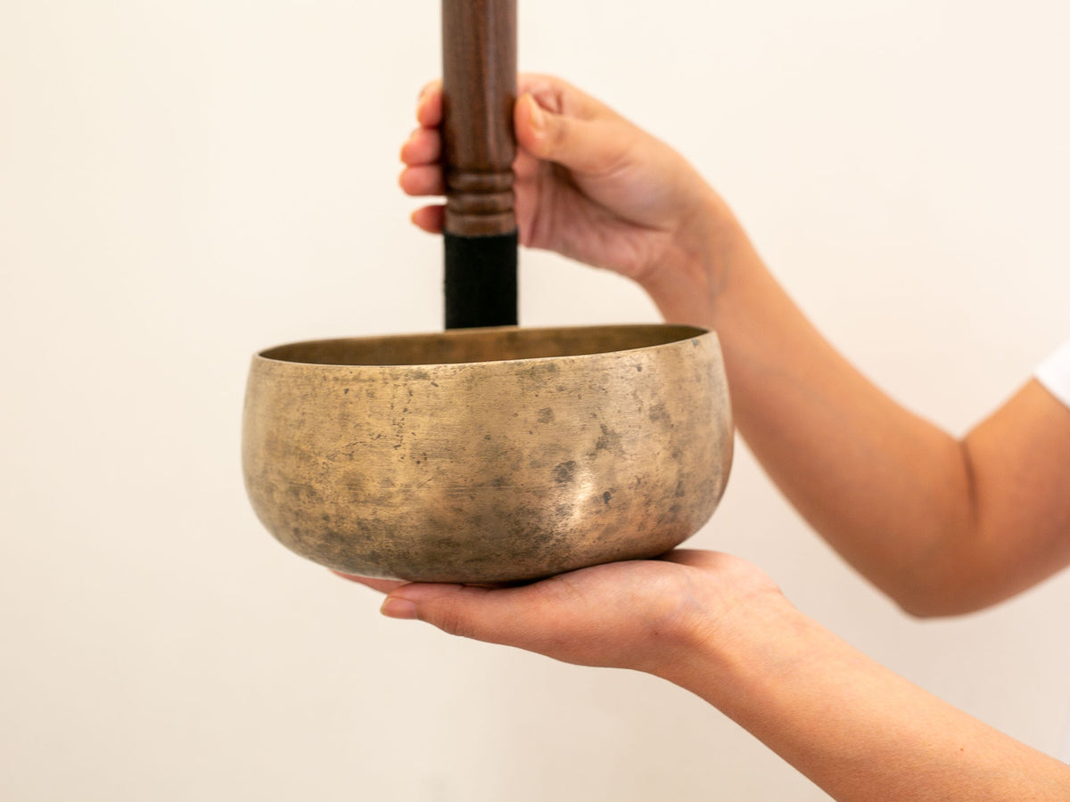 Remuna Singing Bowl - F3 (179 Hz)