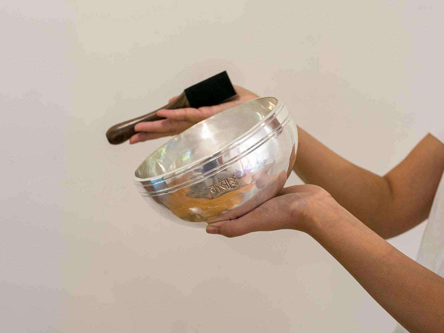 Silver Moon Singing Bowl - Base Note C#4 (282 Hz)