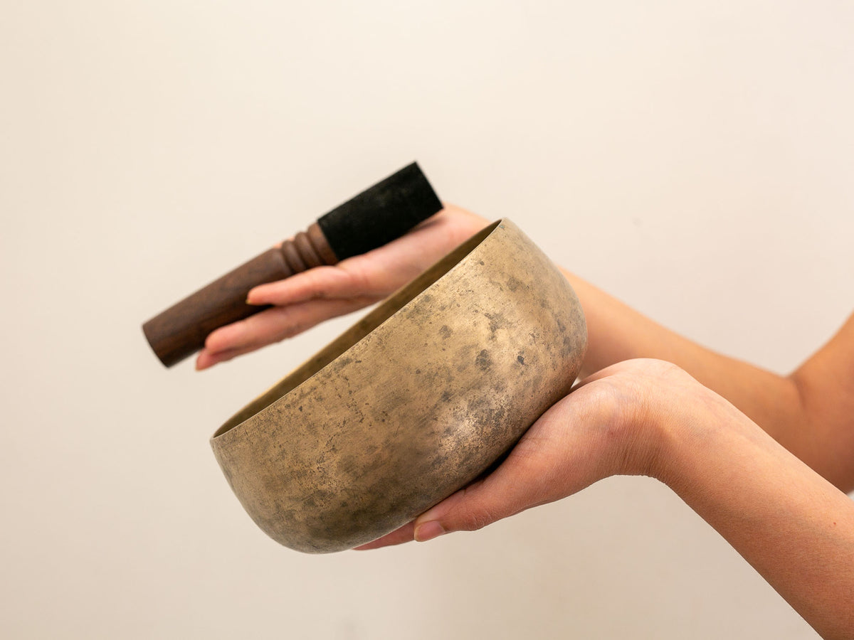 Remuna Singing Bowl - F3 (179 Hz)