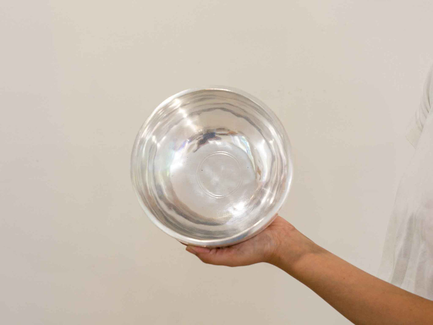 Silver Moon Singing Bowl - Base Note C#4 (282 Hz)