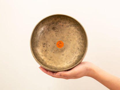 Remuna Singing Bowl - F3 (179 Hz)