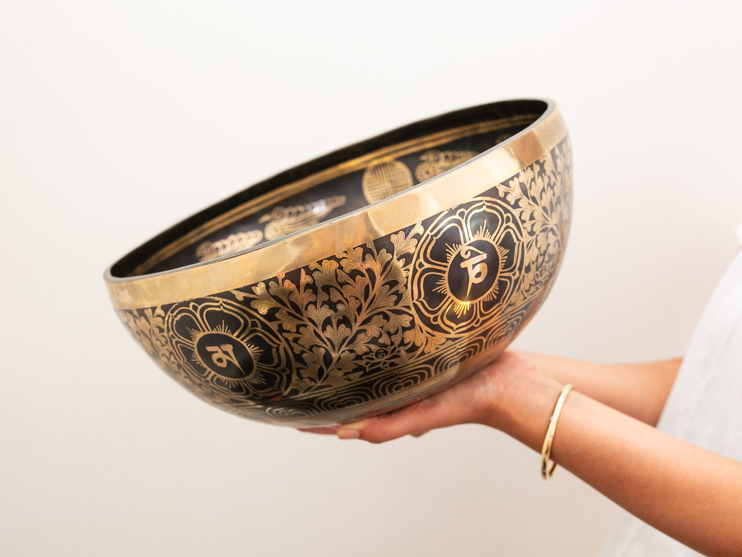 Yantra Singing Bowl (G2 98 Hz)