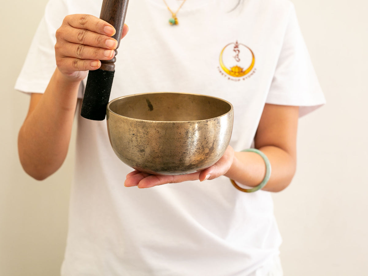 Tara Singing Bowl (thick rim) - Base Note C4 (260 Hz)