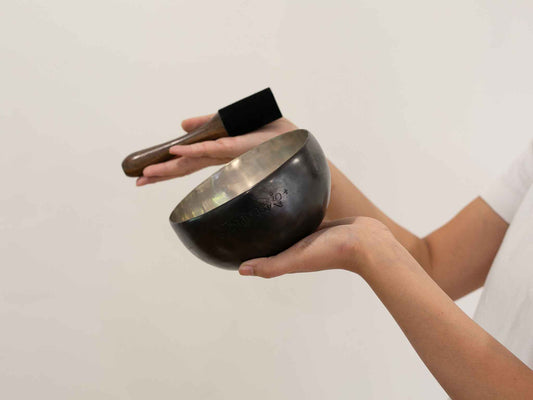 Silver Moon Singing Bowl - Base Note D4 (290 Hz)