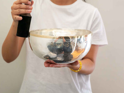 Silver Moon Singing Bowl - Base Note D#3 (151 Hz)