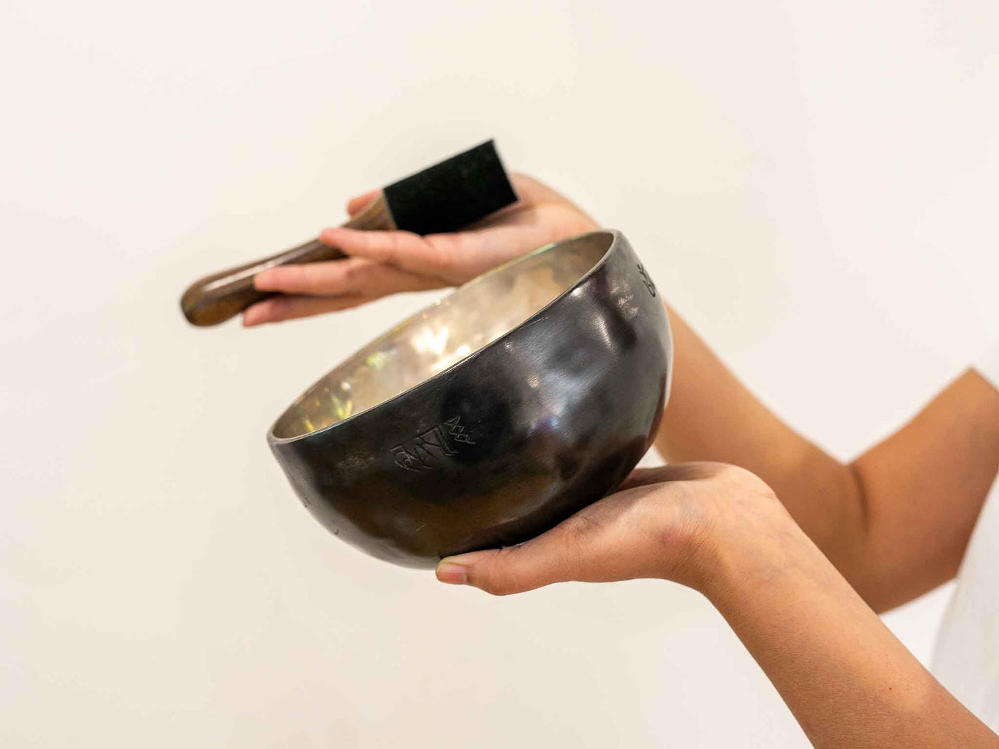 Silver Moon Singing Bowl - Base Note C#4 (273 Hz)
