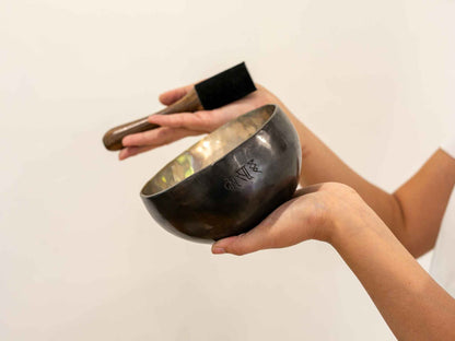 Silver Moon Singing Bowl - Base Note D#4 (317 Hz)