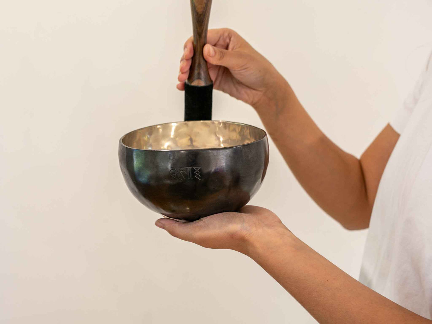 Silver Moon Singing Bowl - Base Note E4 (327 Hz)