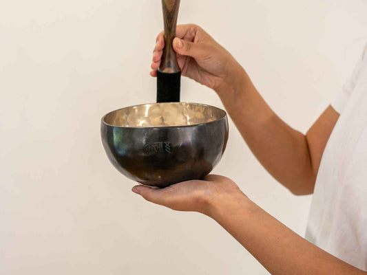 Silver Moon Singing Bowl - Base Note E4 (327 Hz)