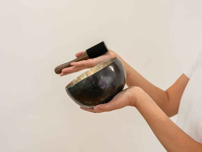 Silver Moon Singing Bowl - Base Note E4 (327 Hz)