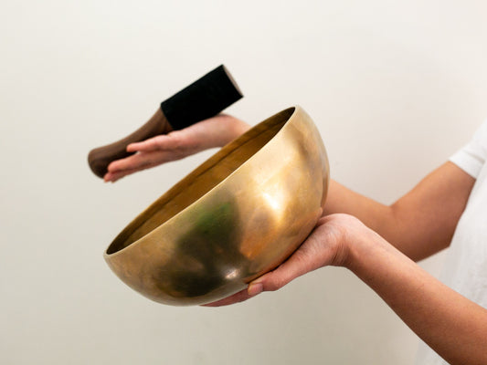 Hand Hammered Singing Bowl - Base Note E3 167Hz