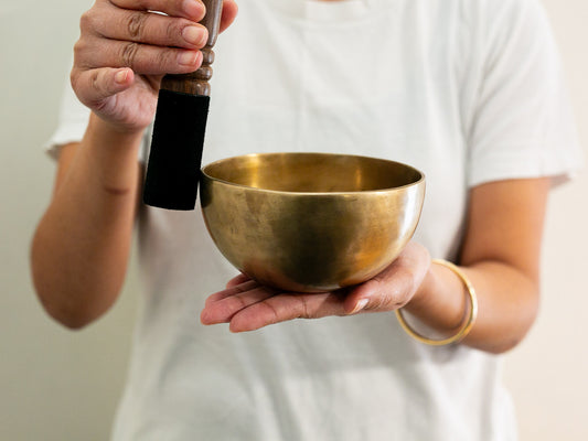 Small Hand Hammered Singing Bowl - Base note G4 (381)