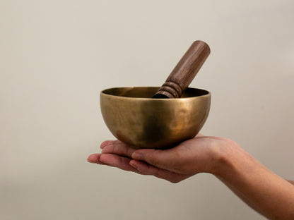 Small Hand Hammered Singing Bowl - Base note G4 (381)