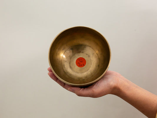 Small Hand Hammered Singing Bowl - Base note G4 (381)