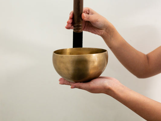 Small Contemporary Flow Singing Bowl - Base note D#2 (314 Hz)