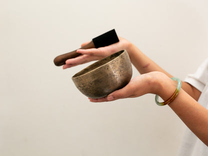 Small Tara Singing Bowl - Base Note E4 (338)