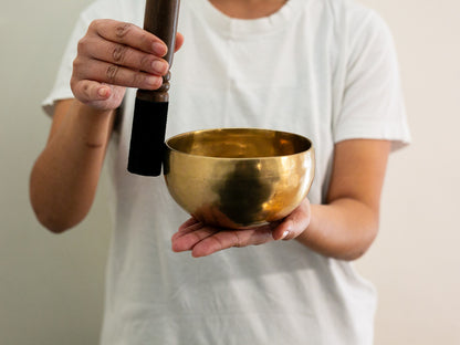 Small Hand Hammered Singing Bowl - Base note G4 (400)