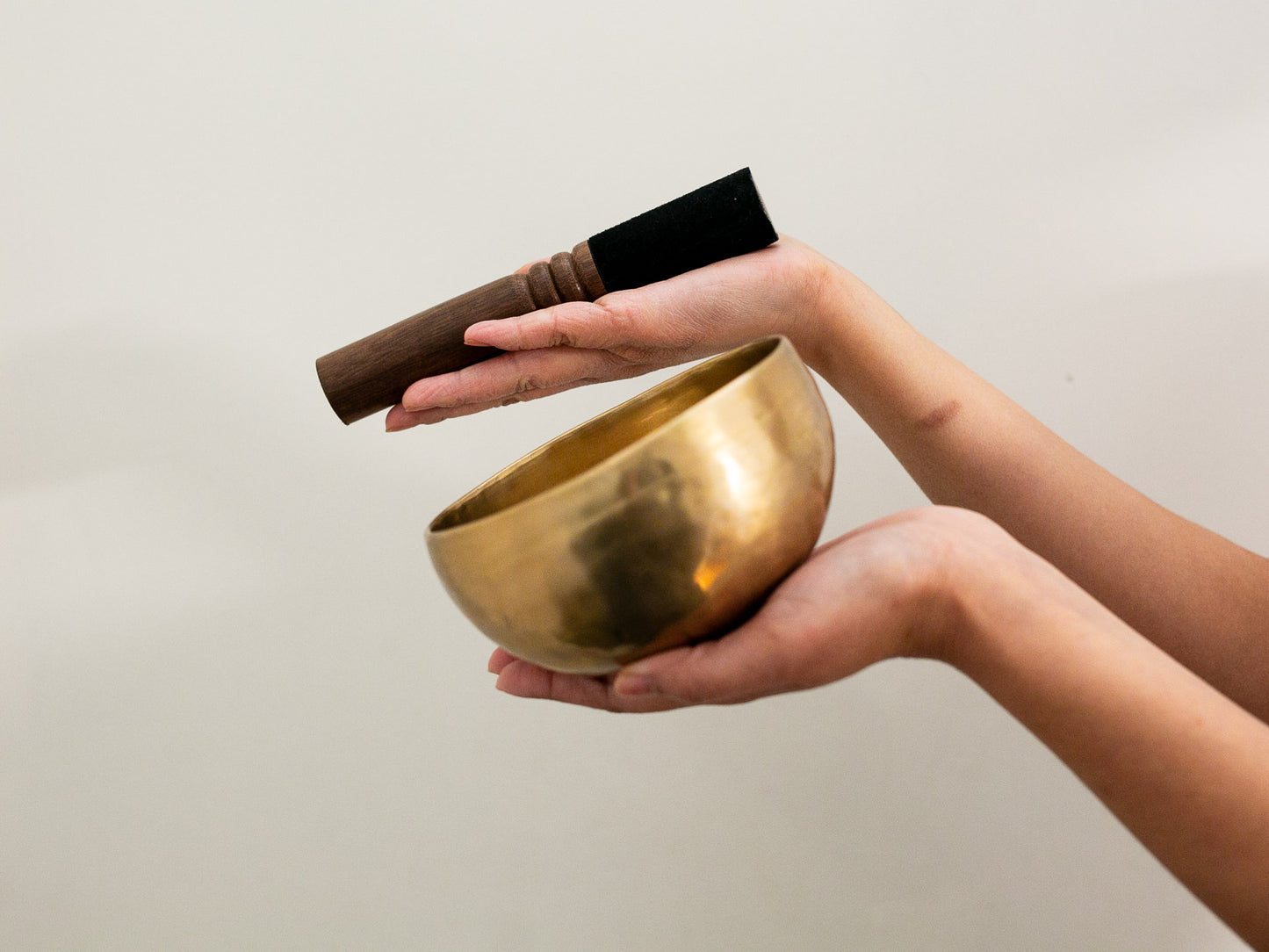 Small Hand Hammered Singing Bowl - Base note G4 (400)