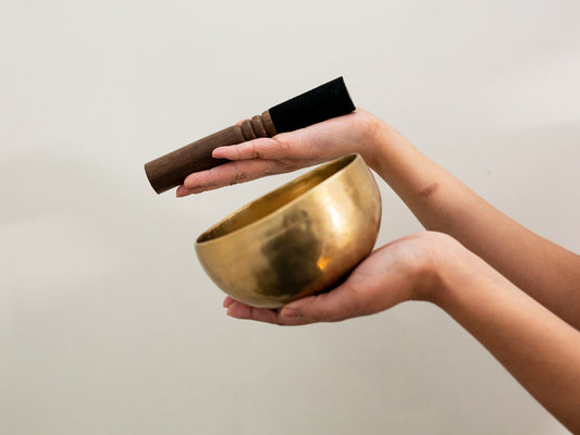 Small Hand Hammered Singing Bowl - Base note G4 (400)