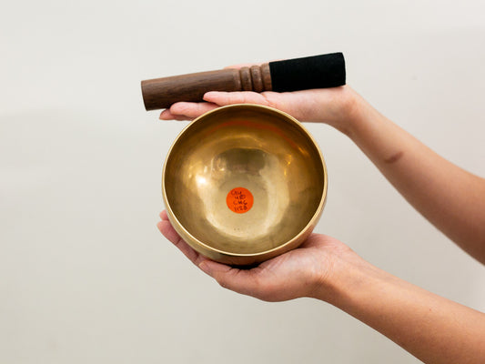 Small Hand Hammered Singing Bowl - Base note G4 (400)