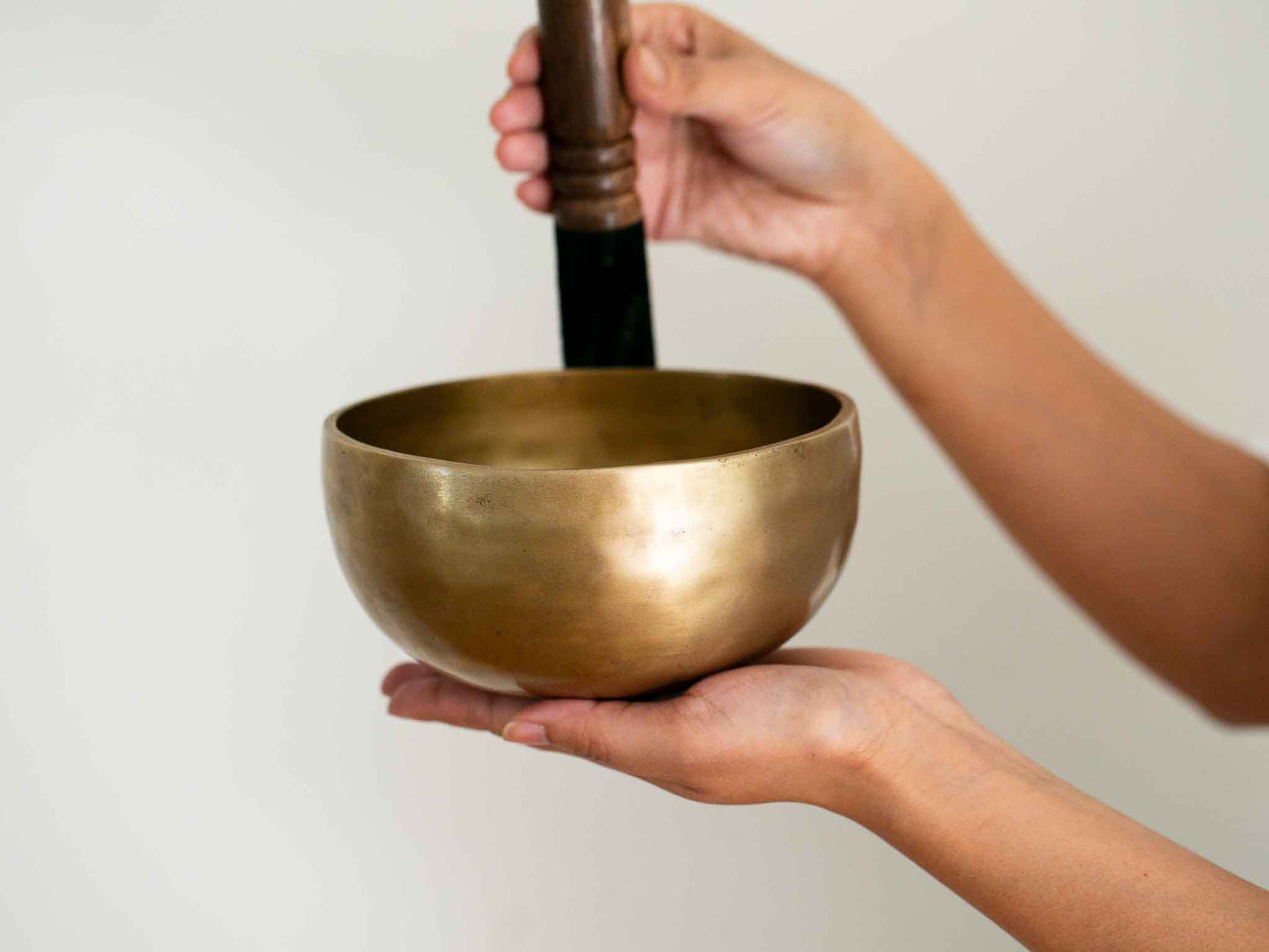 Hand Hammered Singing Bowl - Base Note D4 289