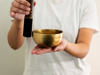 Small Hand Hammered Singing Bowl - Base note D#5 (634)