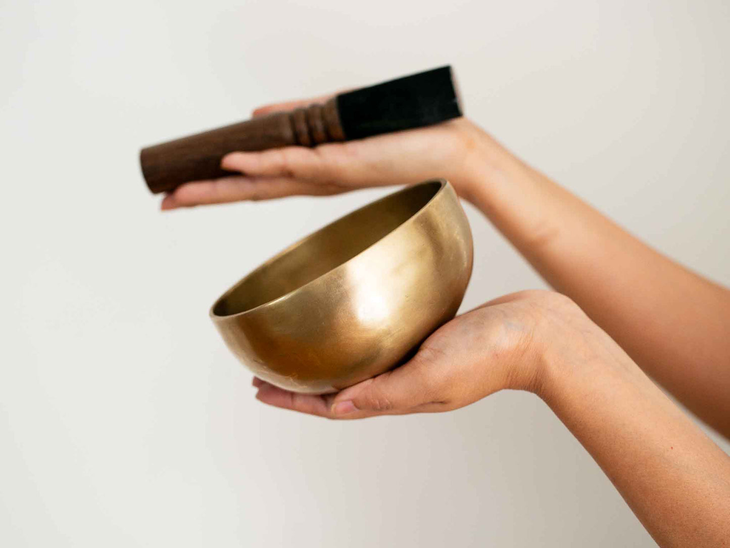 Hand Hammered Singing Bowl - Base Note F4 352