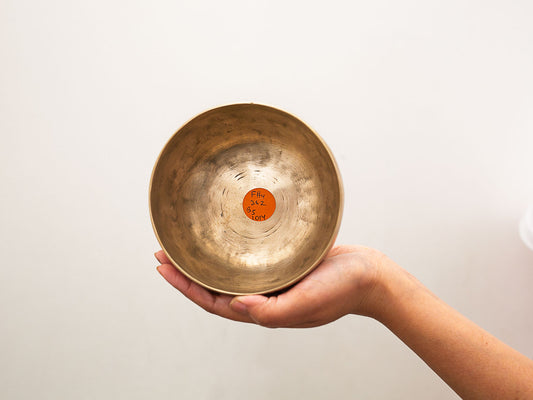 Small Tara Singing Bowl - Base Note F#4 (362)