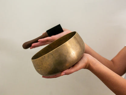 Remuna Singing Bowl - F#3 (182 Hz)